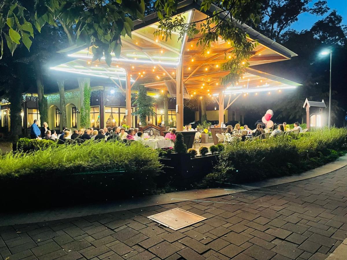 Villa Hotel Debrecen Luaran gambar