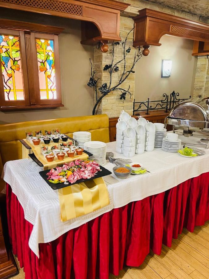 Villa Hotel Debrecen Luaran gambar