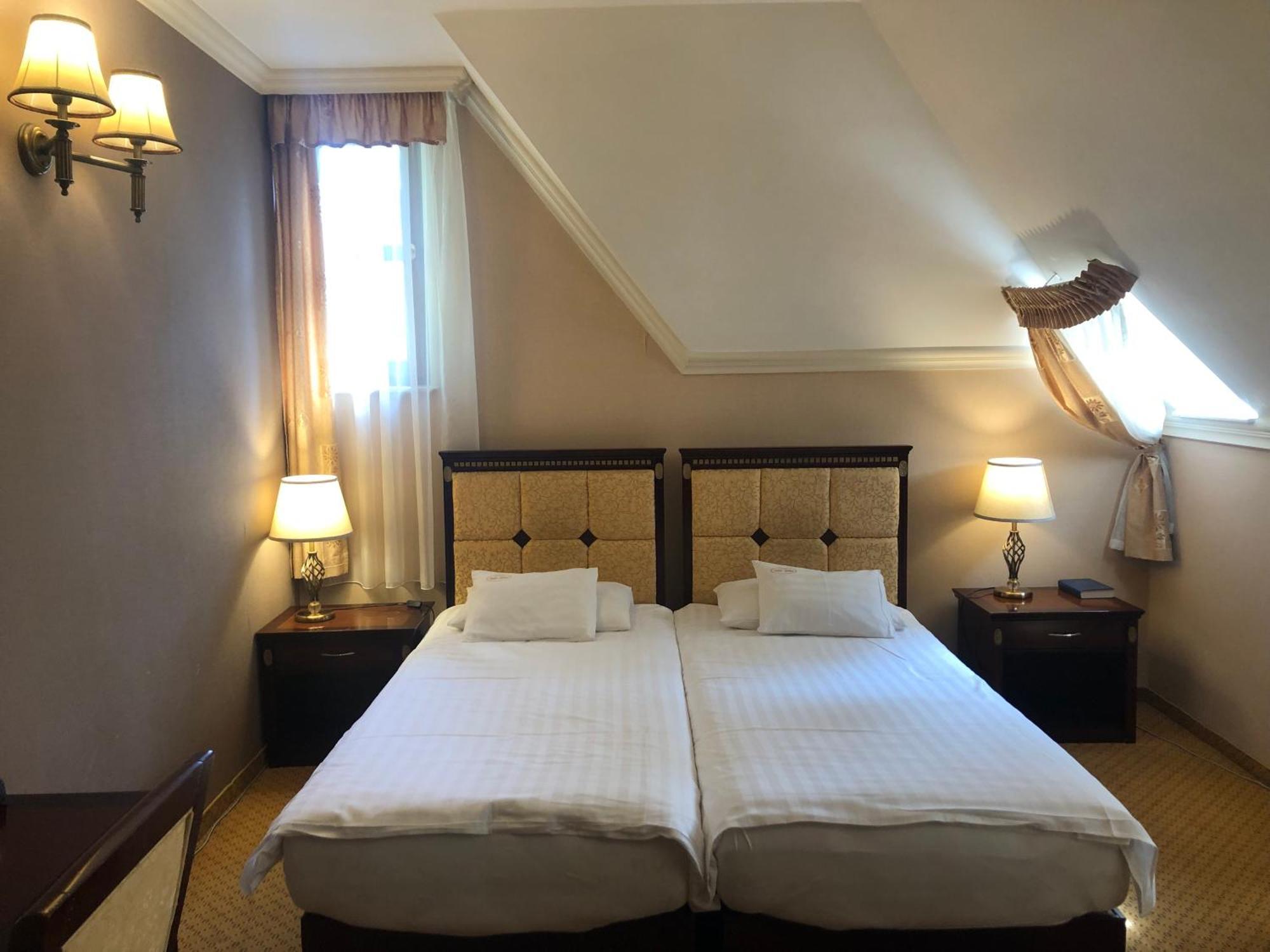 Villa Hotel Debrecen Luaran gambar