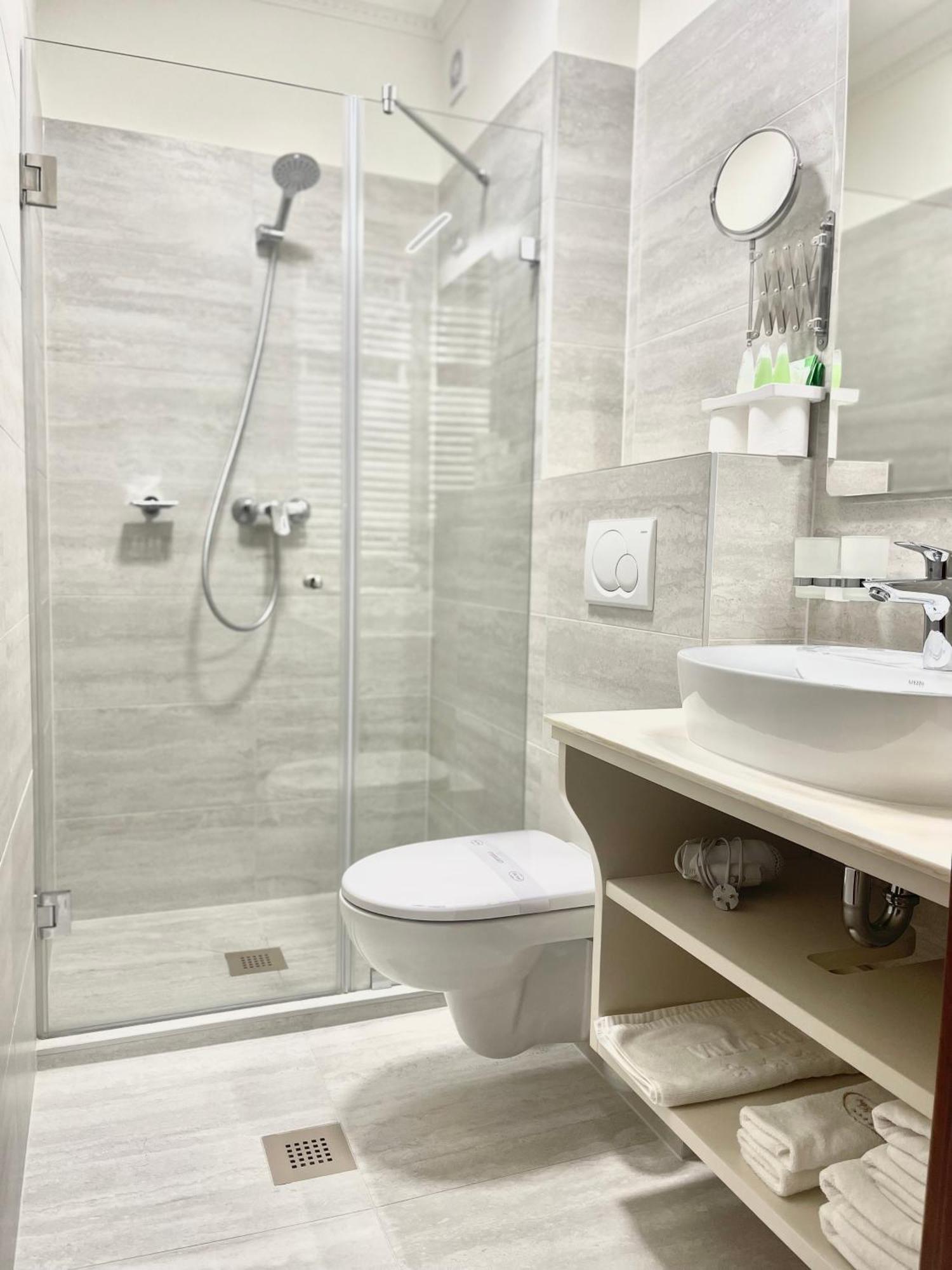 Villa Hotel Debrecen Luaran gambar