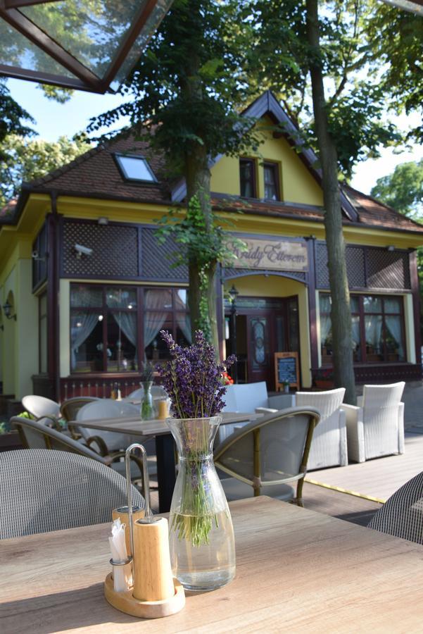 Villa Hotel Debrecen Luaran gambar